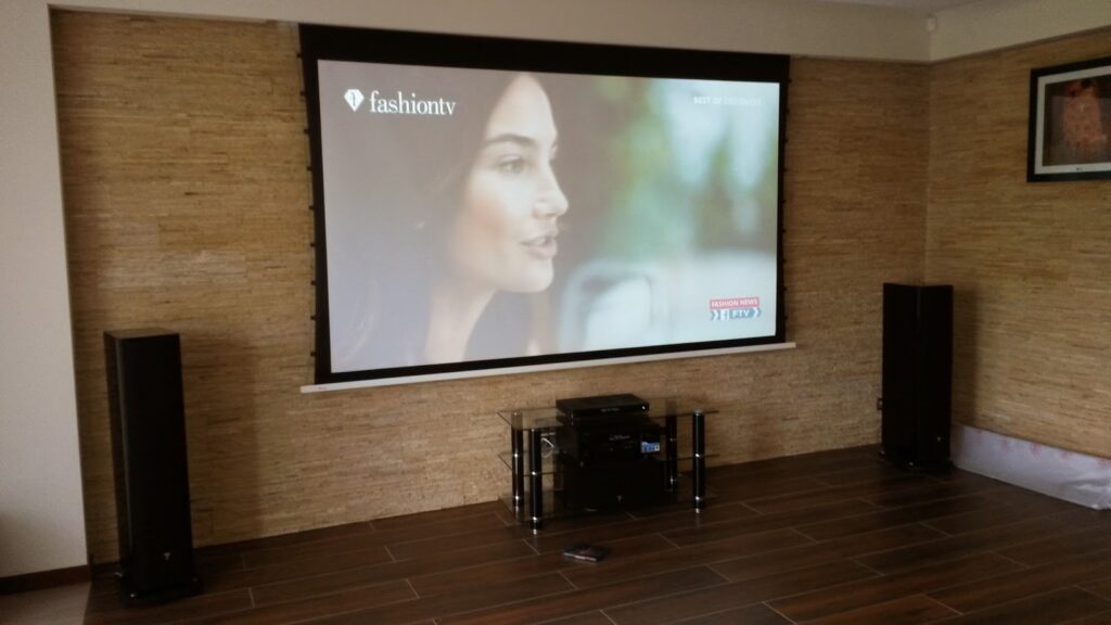 Instalacja kina domowego w domu prywatnym — Warszawa — realizacja PROFI-MULTIMEDIA